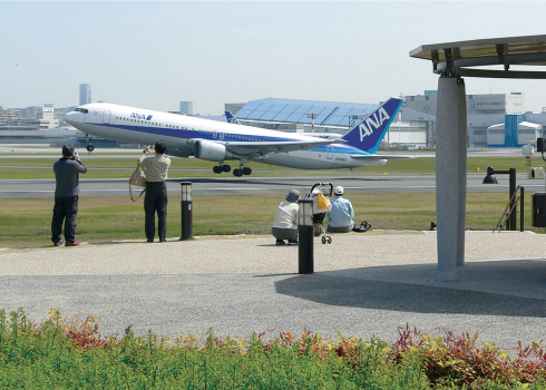 伊丹市 間近で見る飛行機は大迫力！