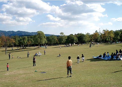 川西市 ダム湖の真ん中にある自然公園